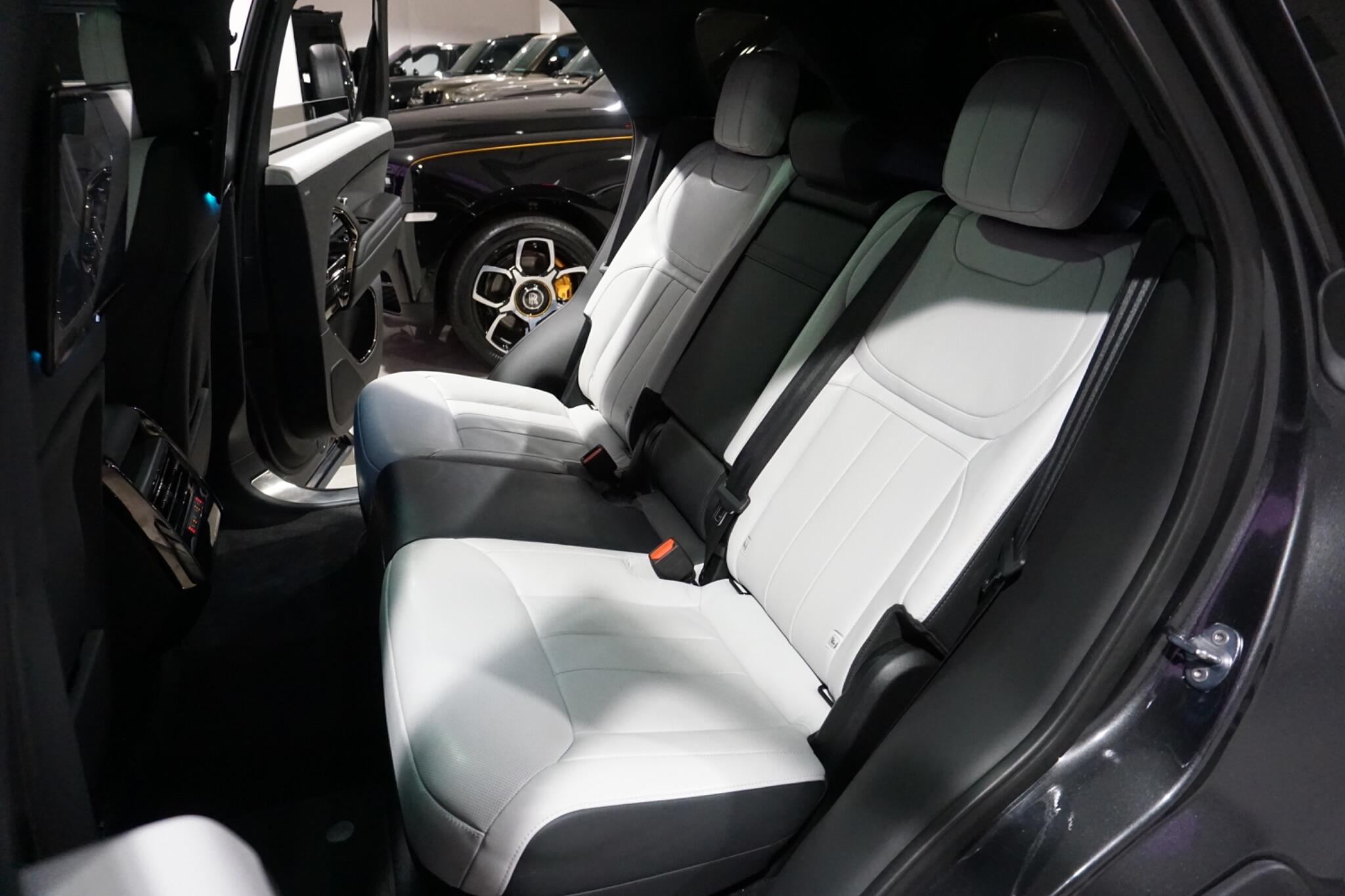 Land Rover Range Rover Sport 3.0 D300 MHEV Dynamic SE SUV 5dr Diesel Auto 4WD Euro 6 (s/s) (300 ps)